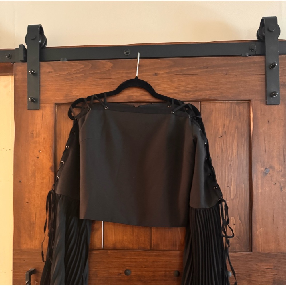 Gracia Black Lace-Up Fringe Sleeve Crop Top